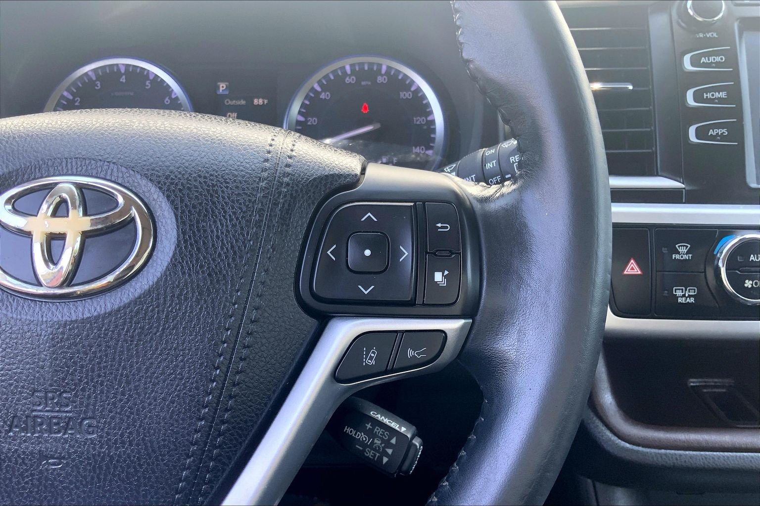 Used 2018 Toyota Highlander XLE AWD/4WD image 24