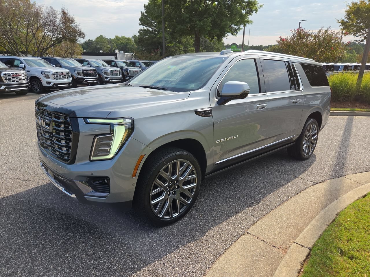 New 2026 GMC Yukon XL Denali Ultimate AWD/4WD image 4