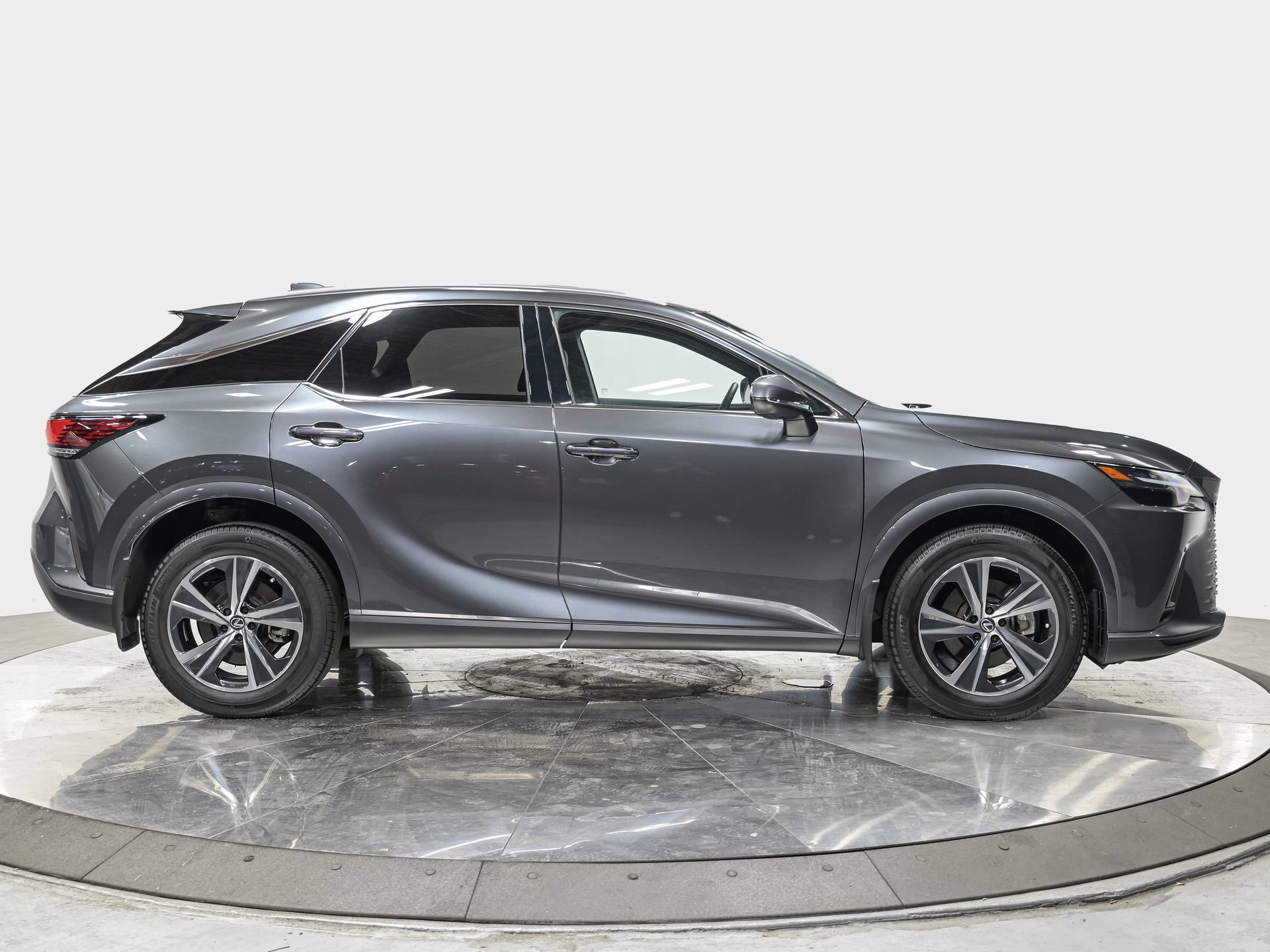 Used 2025 Lexus RX 350 Premium w/ Accessory Package AWD/4WD image 8