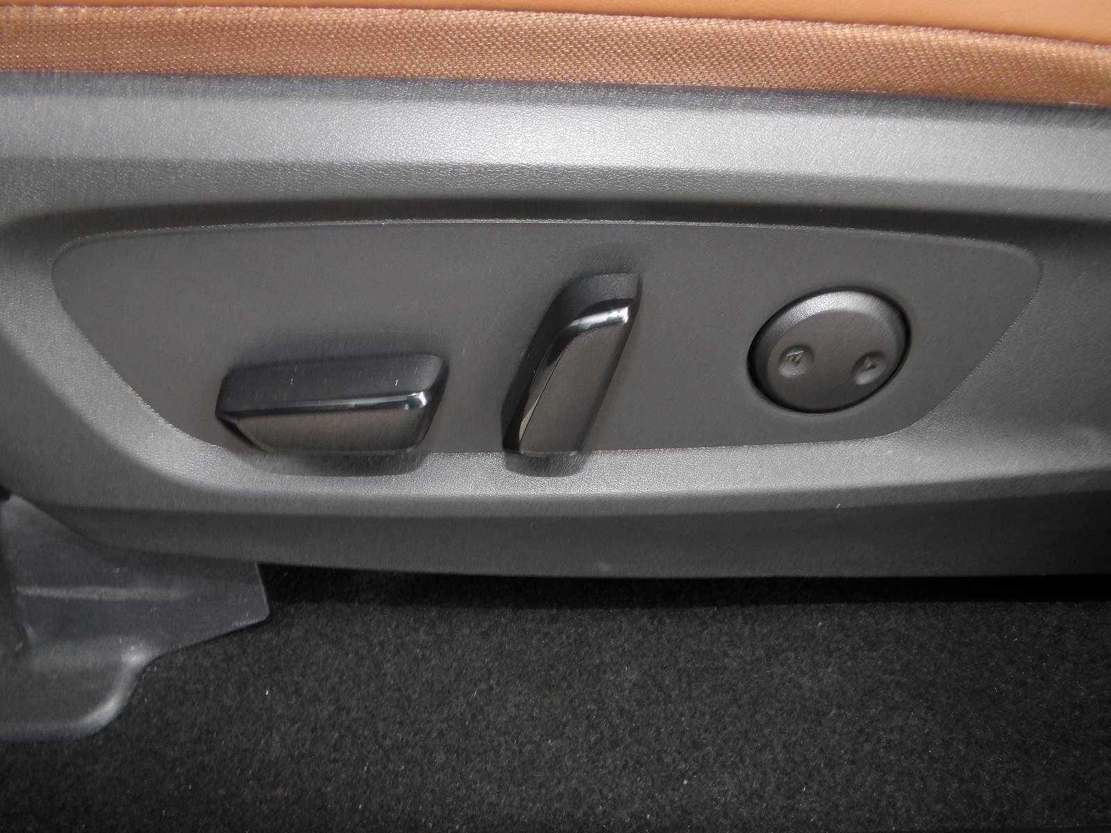 Certified 2025 Nissan Pathfinder Platinum w/ Cargo Package image 23