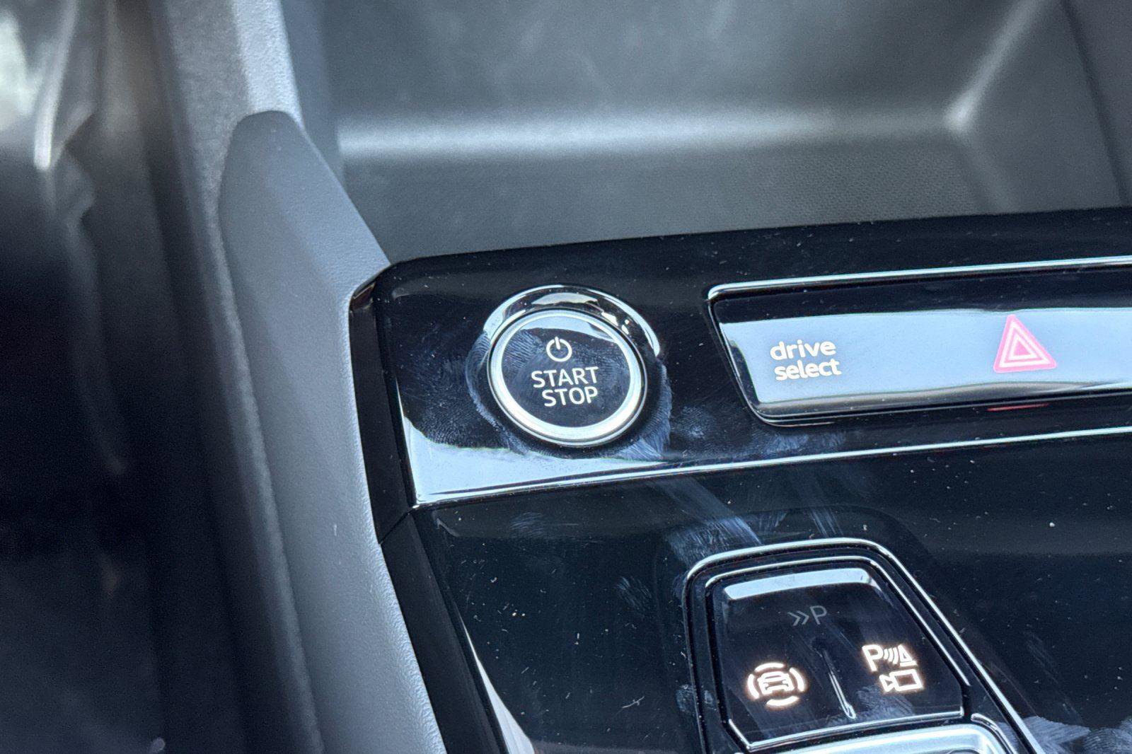 New 2025 Audi Q6 e-tron Premium Plus image 22