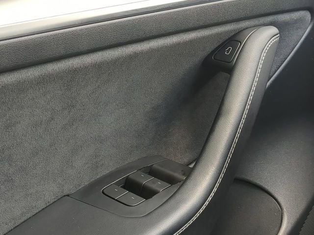 Used 2023 Tesla Model 3 Performance image 25