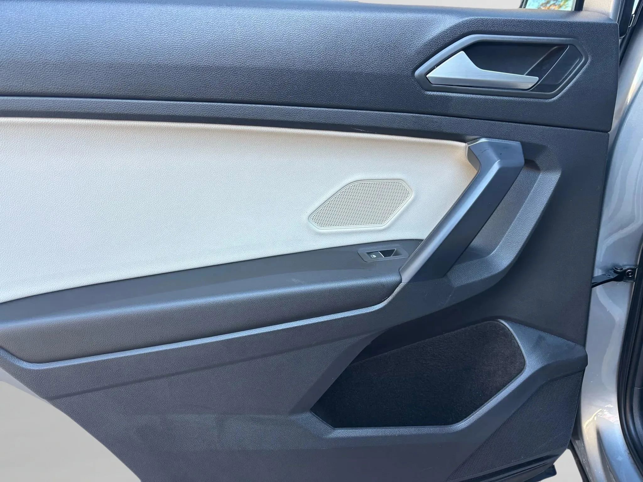 Used 2021 Volkswagen Tiguan SE R-Line w/ 3rd Row Seat Package image 29