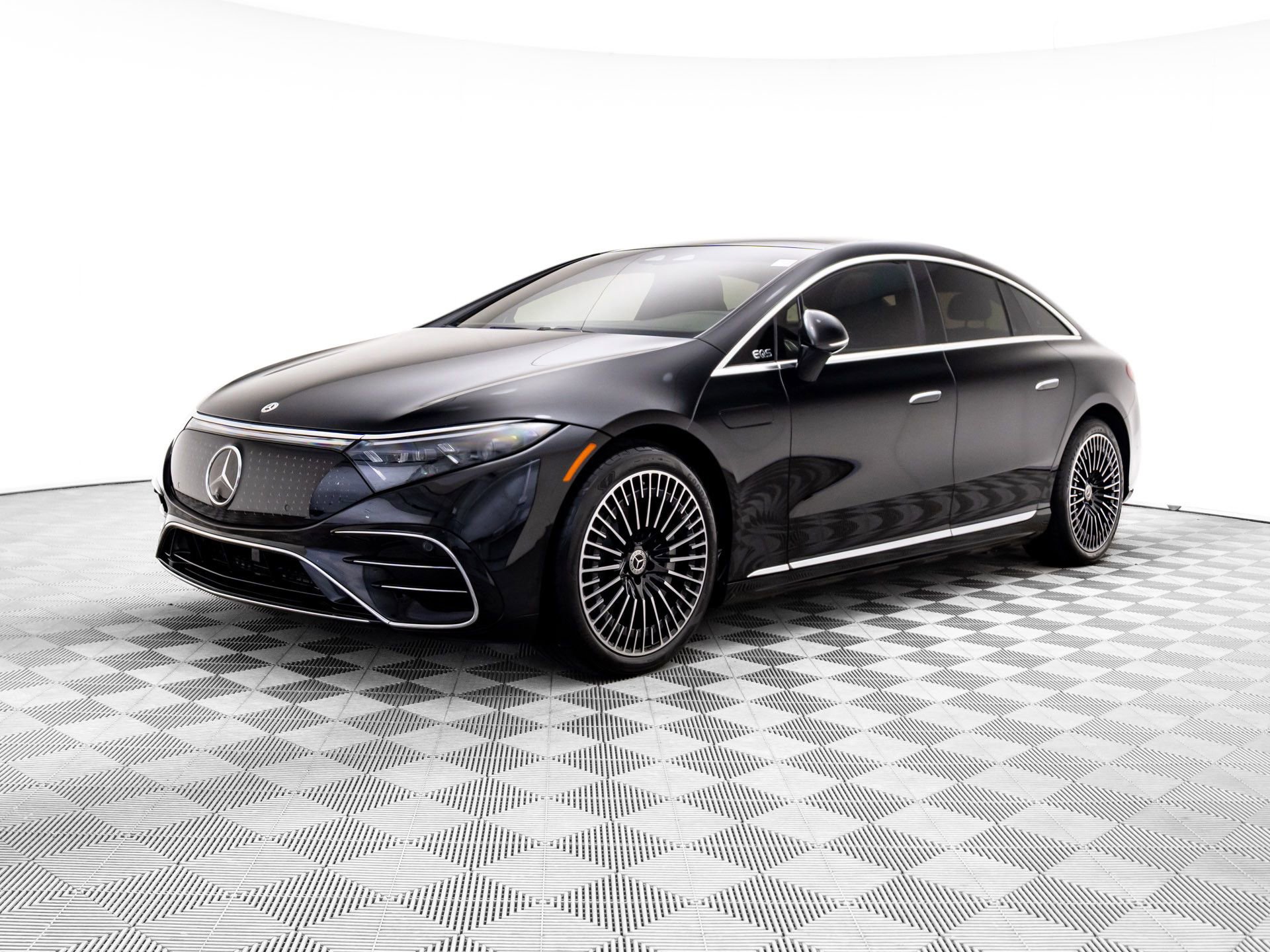 Used 2022 Mercedes-Benz EQS 580 4MATIC Sedan image 1