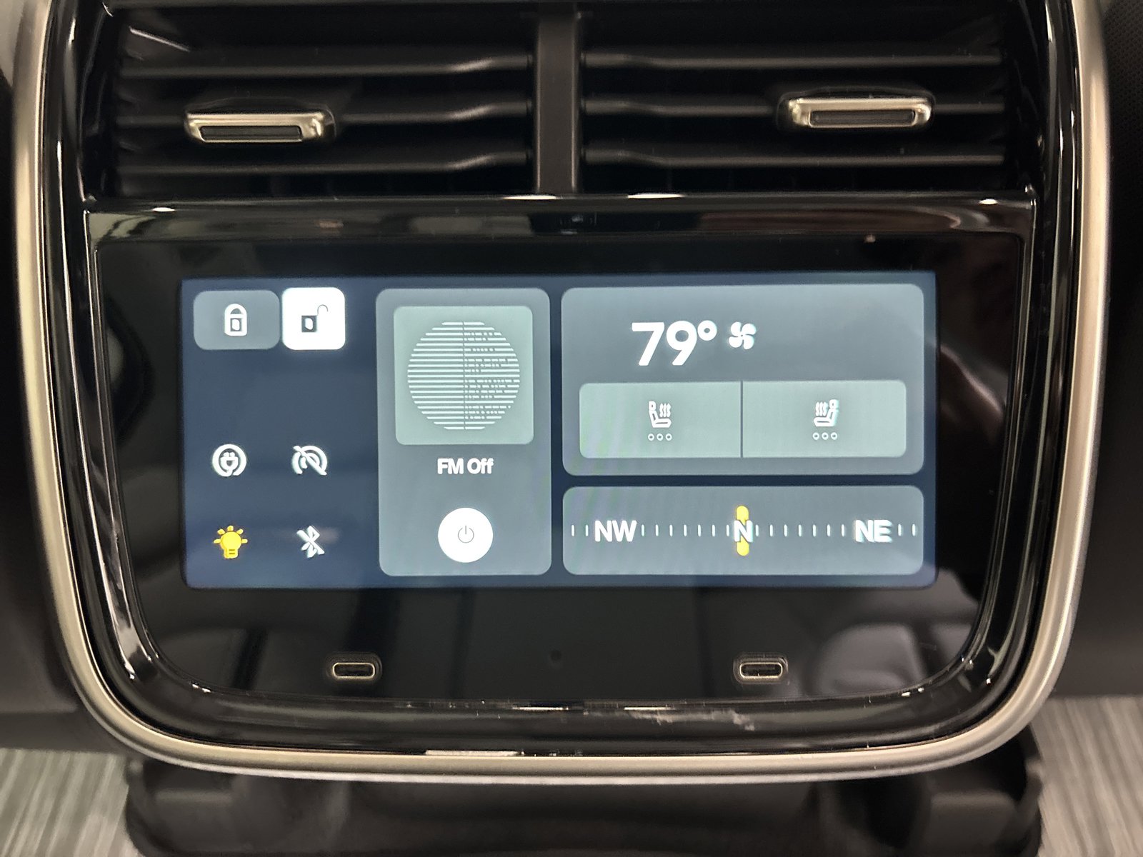 Used 2024 Rivian R1S Adventure image 30