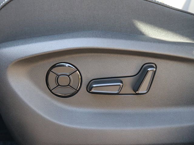 New 2026 Volkswagen Tiguan SE image 9