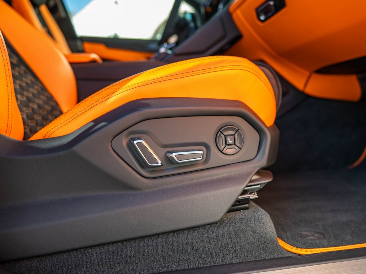 Used 2022 Lamborghini Urus image 30