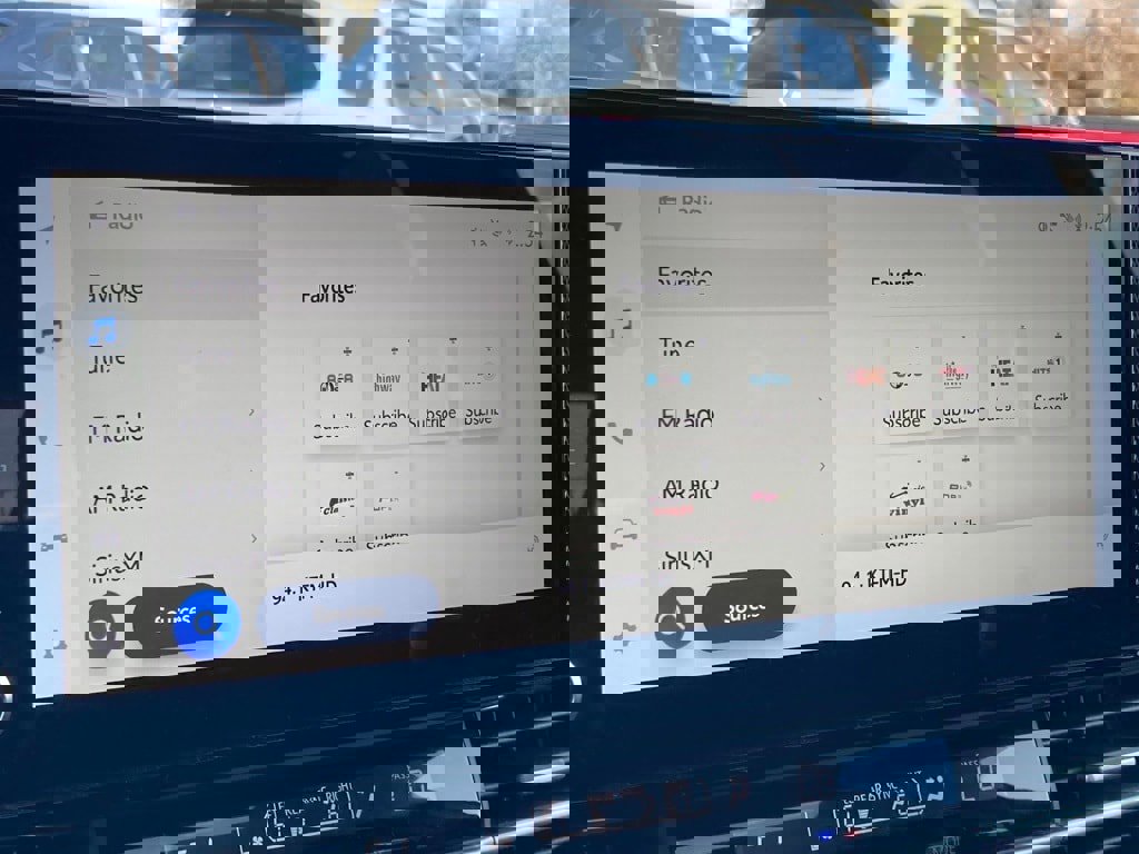 Certified 2025 Toyota Sienna XSE image 23