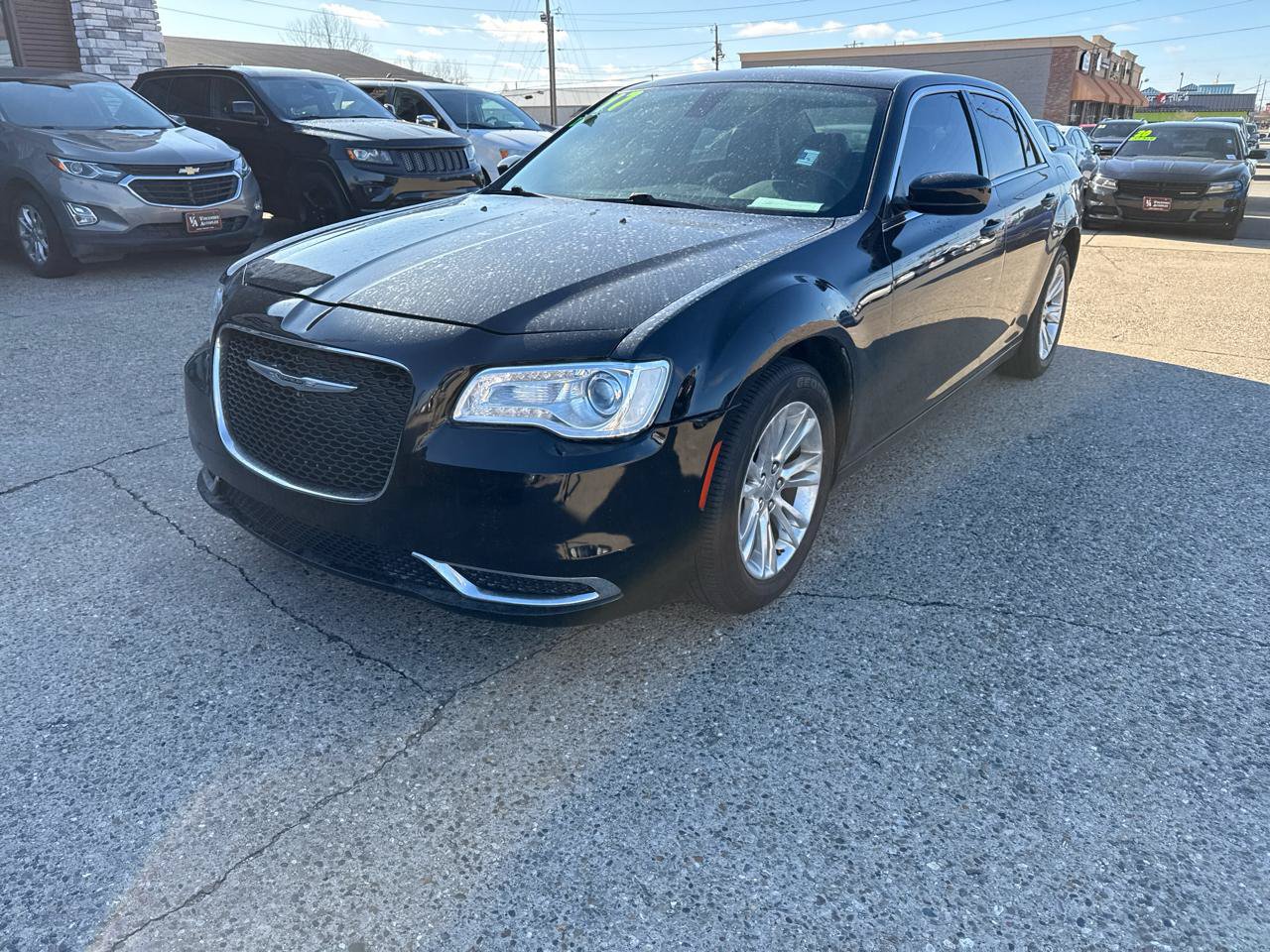 Used 2017 Chrysler 300 Limited RWD image 8