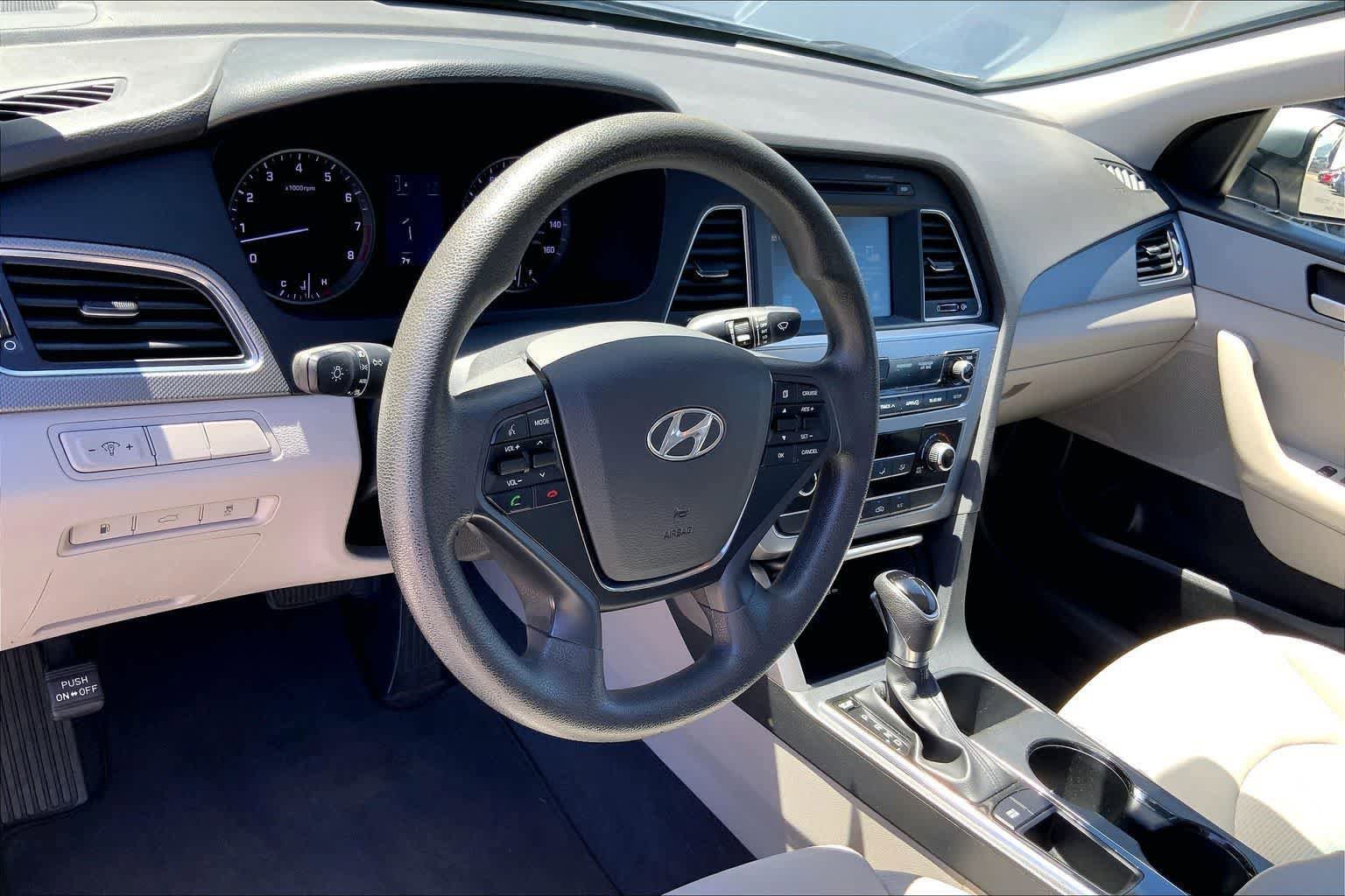 Used 2016 Hyundai Sonata SE FWD image 3