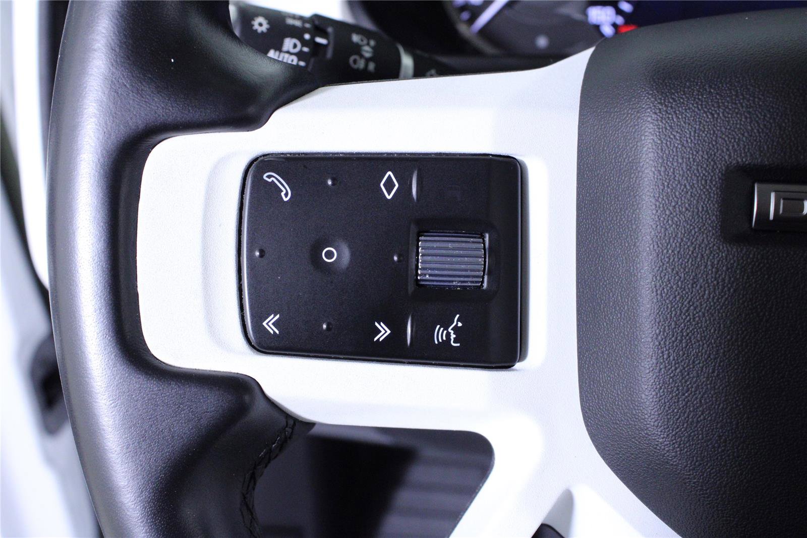 Used 2023 Land Rover Defender 110 S AWD/4WD image 22