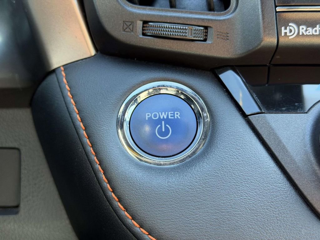 Used 2017 Toyota RAV4 SE image 8