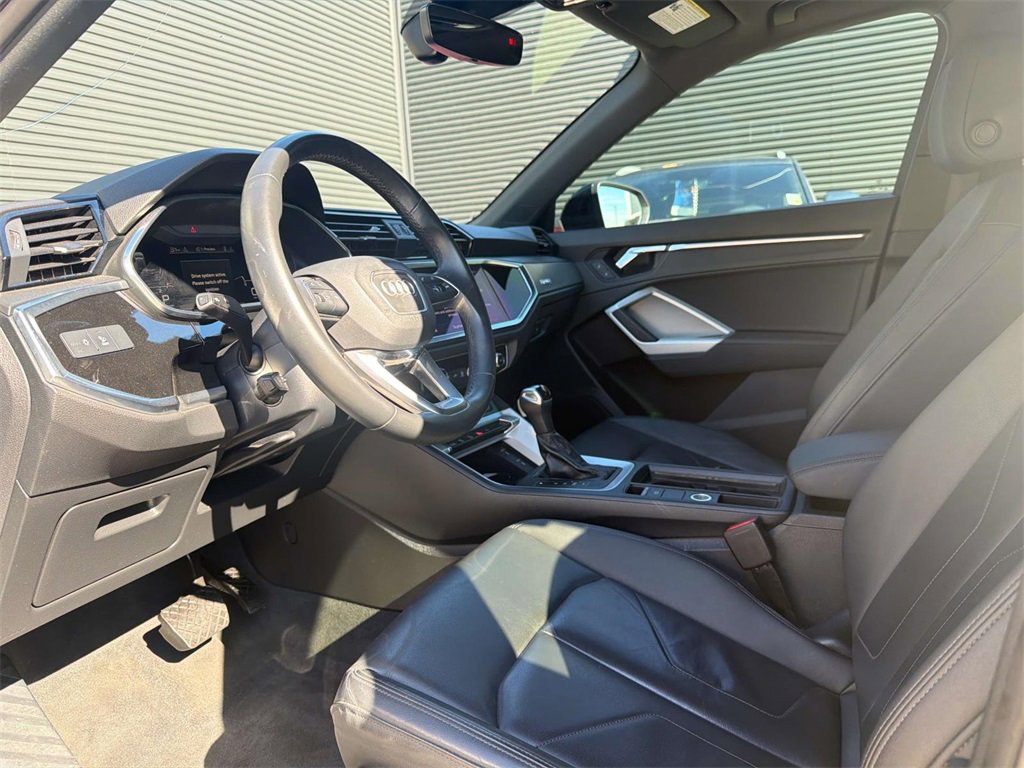Used 2023 Audi Q3 2.0T Premium Plus w/ Premium Plus Package image 8