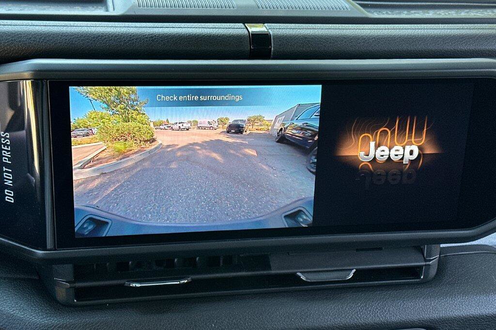 New 2026 Jeep Gladiator Sport AWD/4WD image 18