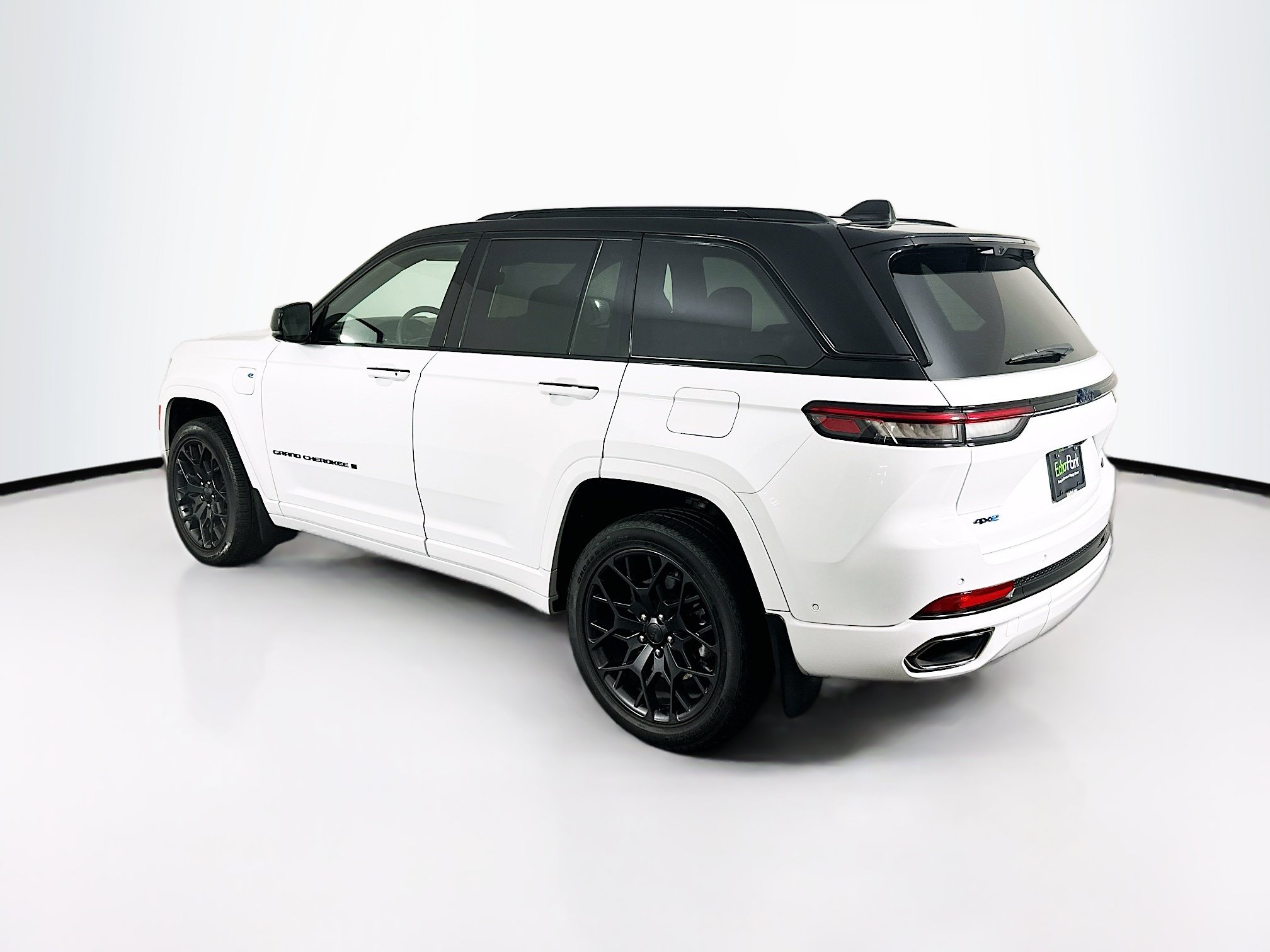 Used 2024 Jeep Grand Cherokee Summit AWD/4WD image 5