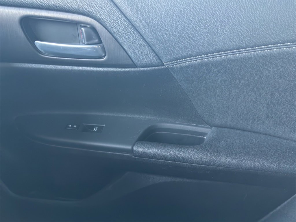 Used 2015 Honda Accord EX image 11
