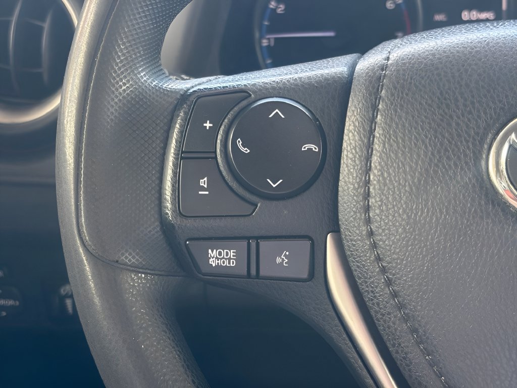 Used 2018 Toyota RAV4 LE FWD image 25