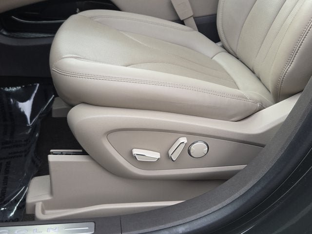 Used 2023 Lincoln Nautilus Reserve AWD/4WD image 21