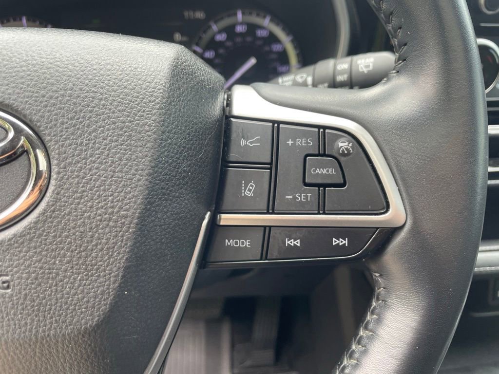 Used 2022 Toyota Highlander XSE FWD image 33