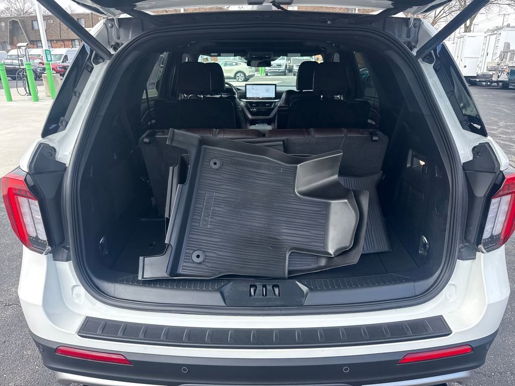 Used 2025 Ford Explorer Platinum w/ Ultimate Package AWD/4WD image 15