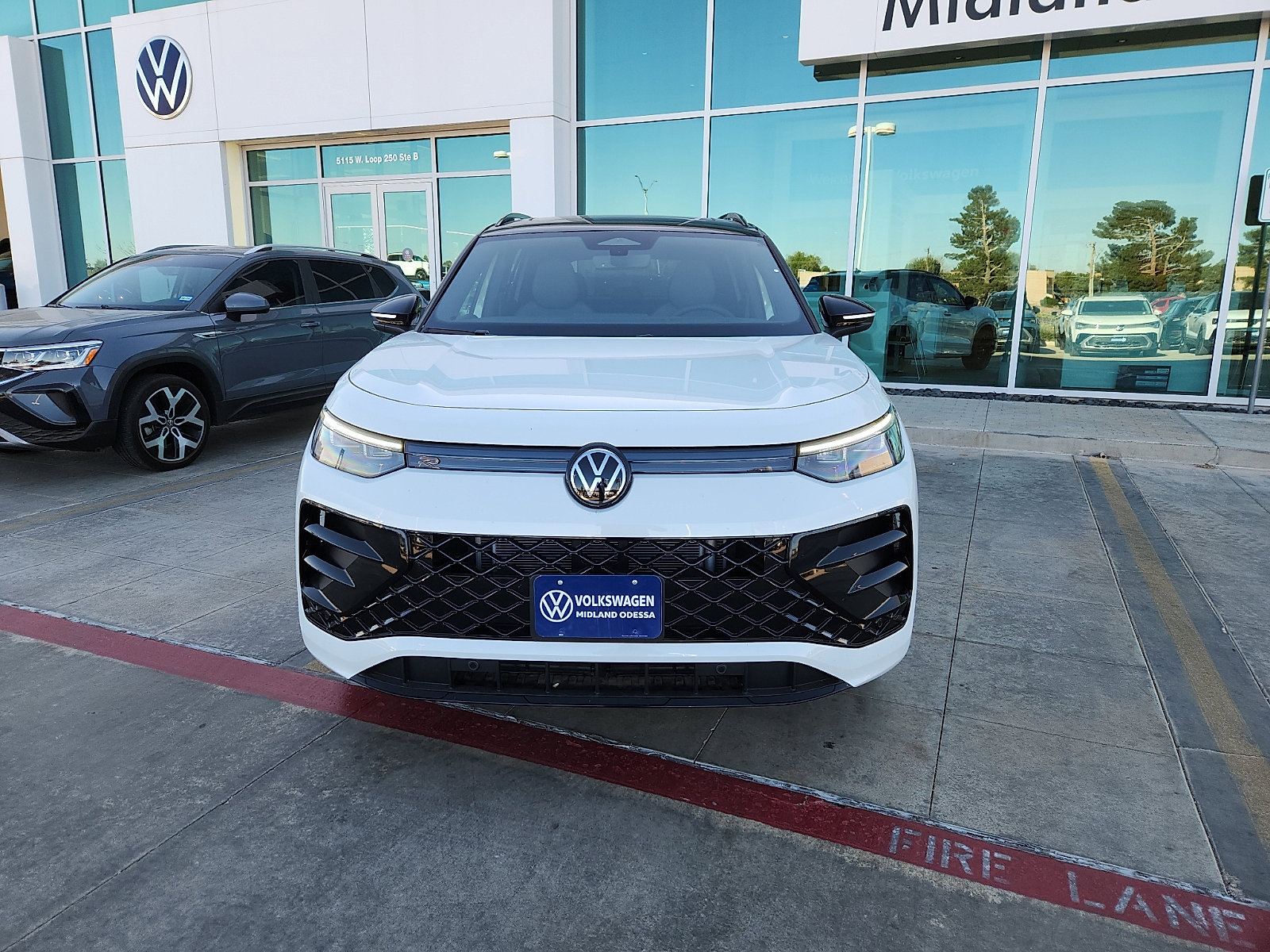 New 2026 Volkswagen Tiguan SE R-Line image 2