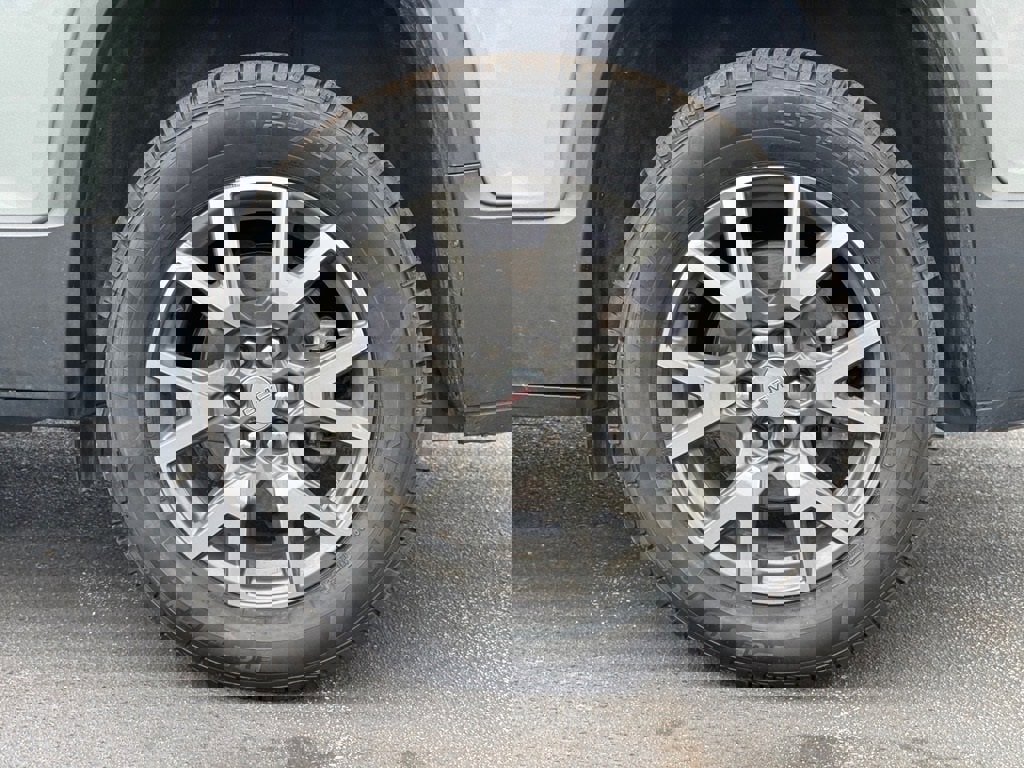 Used 2023 GMC Acadia SLE w/ Driver Convenience Package image 9