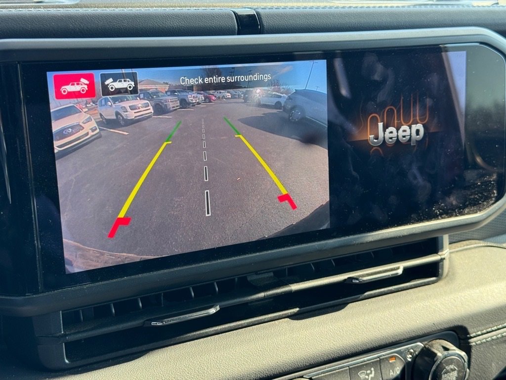 Used 2024 Jeep Wrangler Unlimited Rubicon w/ Technology Group image 23