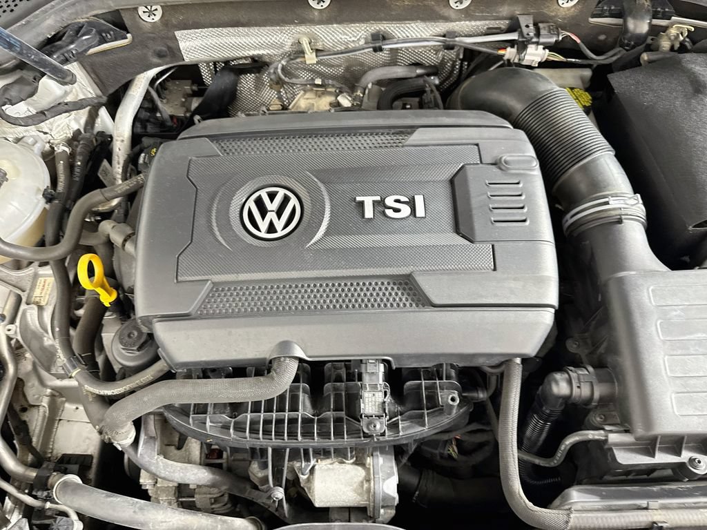 Used 2016 Volkswagen Golf 4-Door FWD image 38