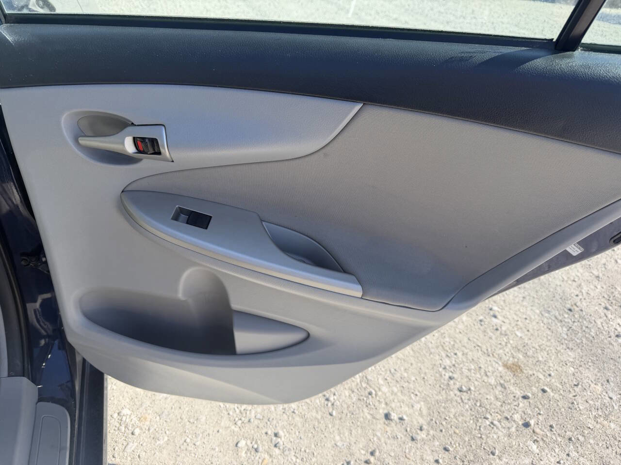 Used 2013 Toyota Corolla LE FWD image 18