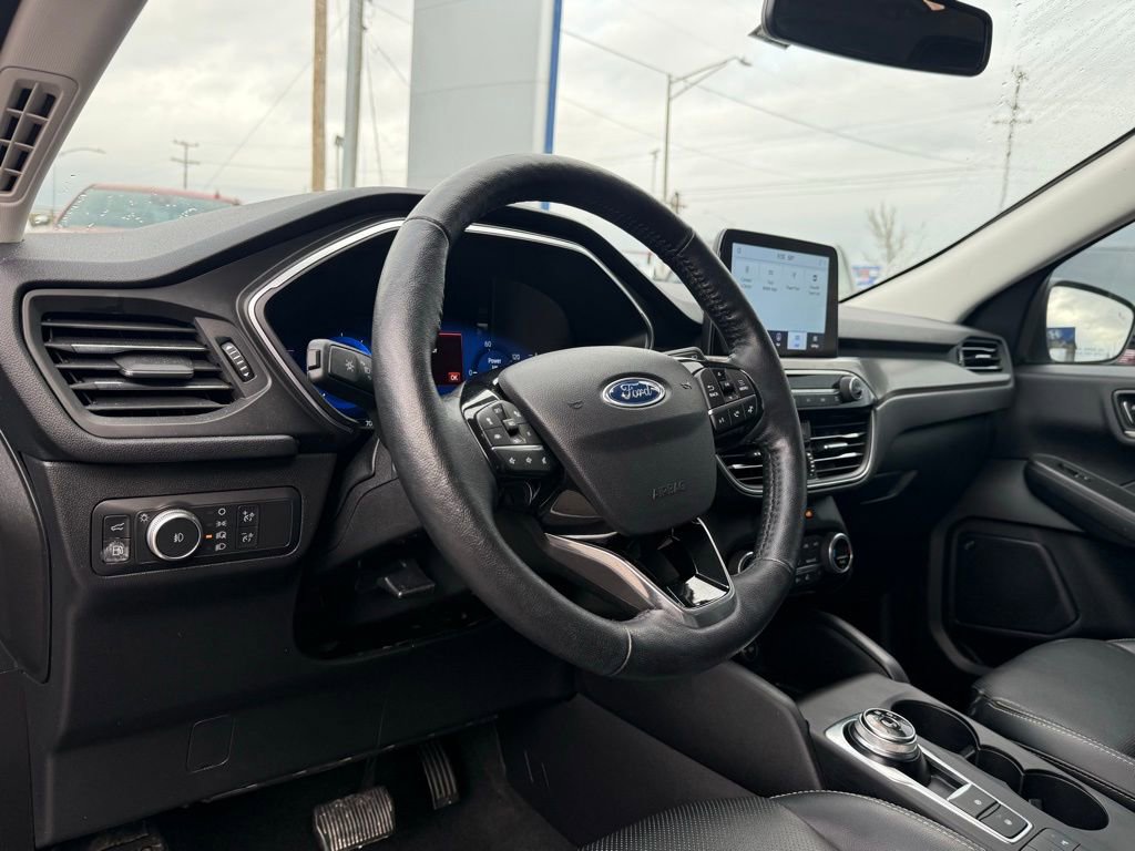 Used 2021 Ford Escape Titanium image 11