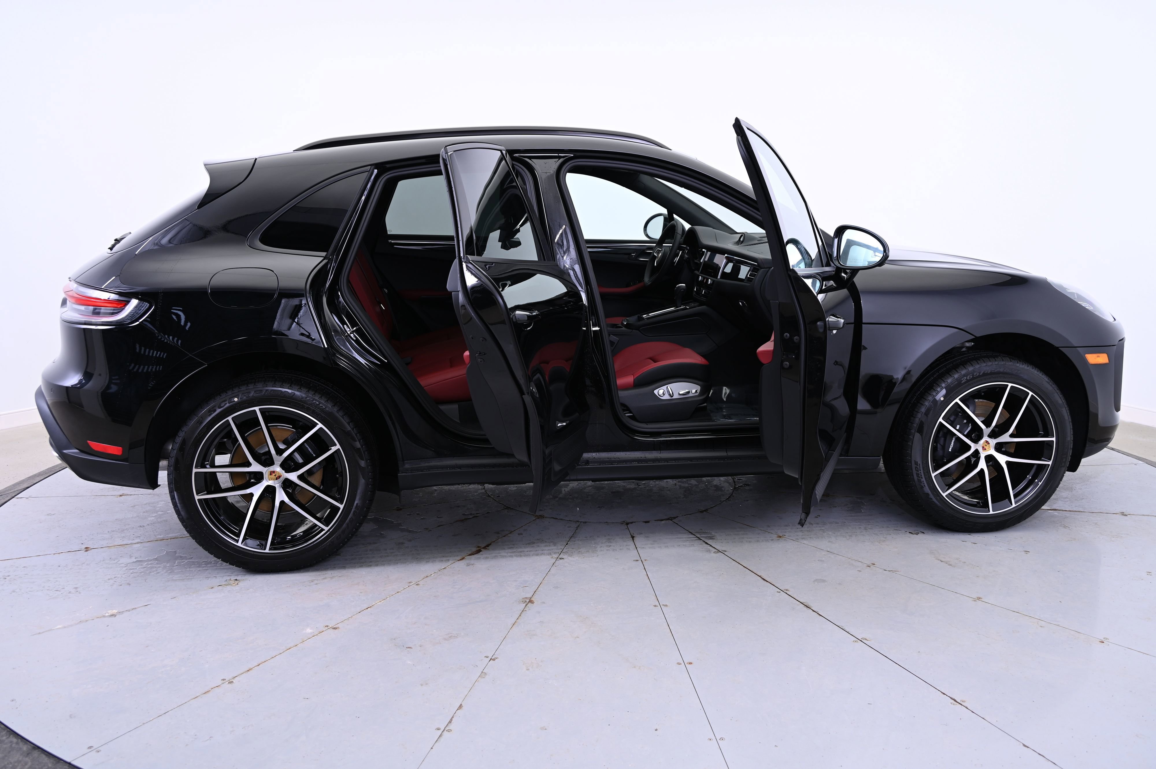 Certified 2025 Porsche Macan image 20