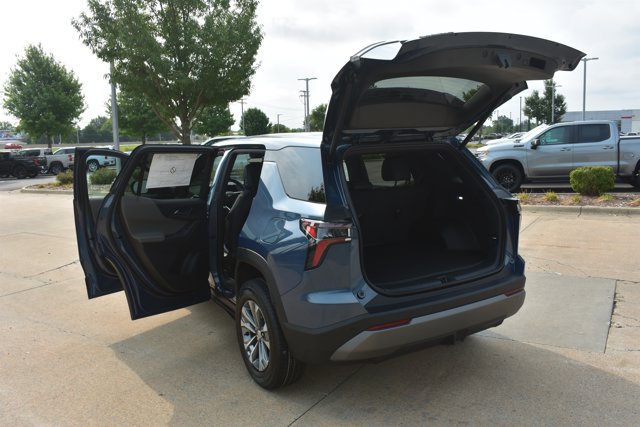 New 2027 Chevrolet Equinox LT w/ Convenience Package II FWD image 16