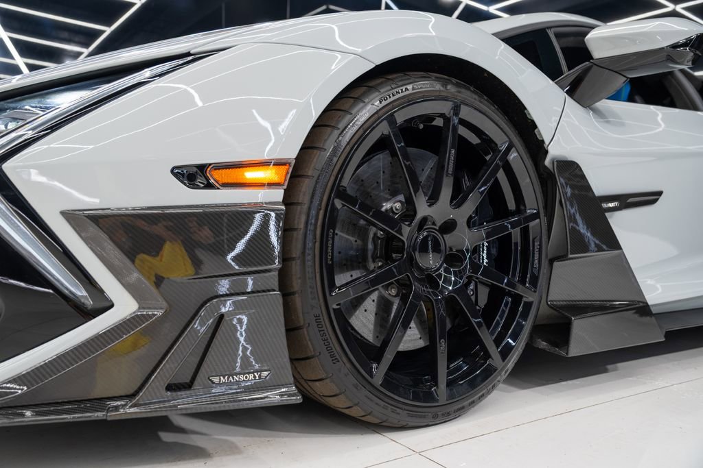 Used 2025 Lamborghini Revuelto image 36