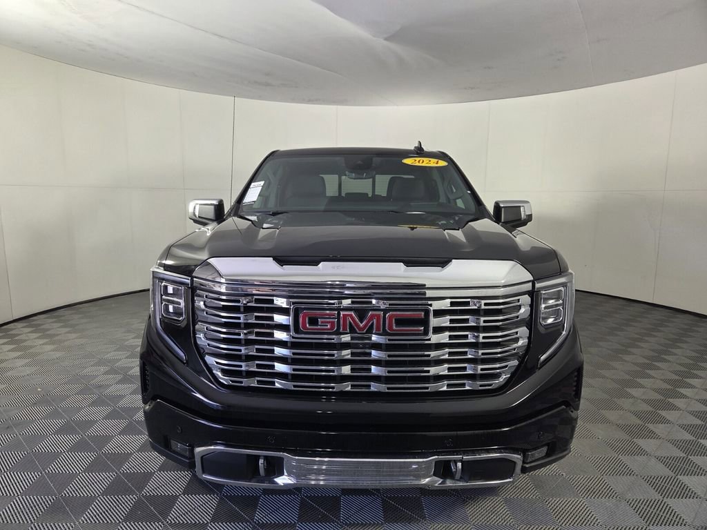 Used 2024 GMC Sierra 1500 Denali w/ Technology Package RWD image 3