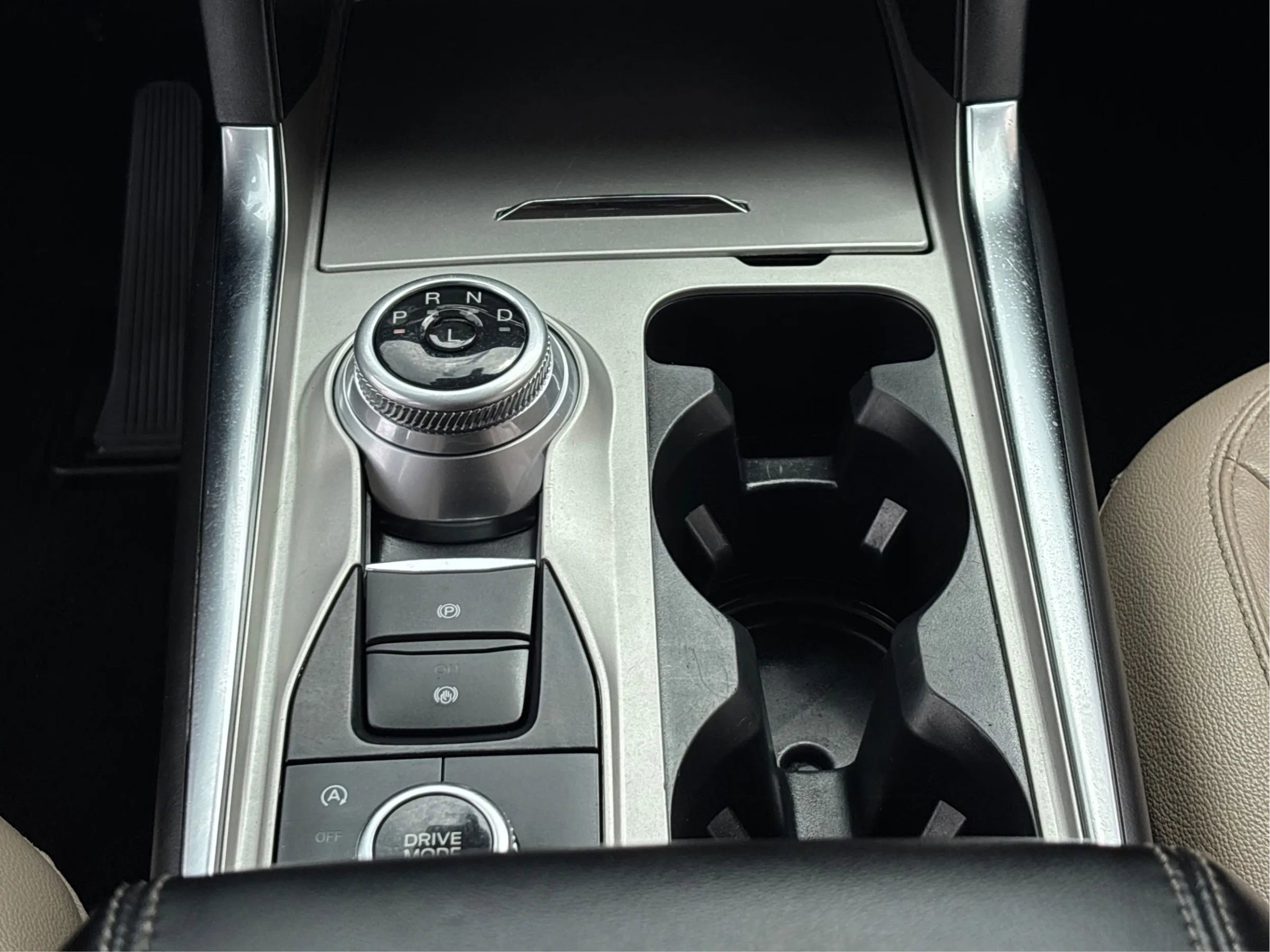 Used 2021 Ford Explorer Limited image 22