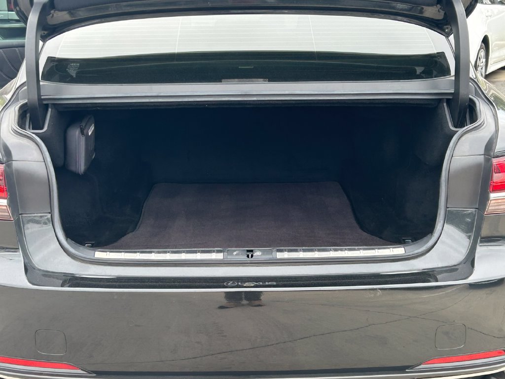 Used 2020 Lexus LS 500 w/ Interior Upgrade Package RWD image 14