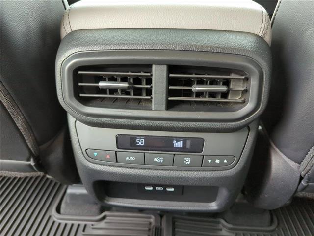 Used 2025 Honda Pilot Touring image 17