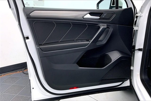 Certified 2023 Volkswagen Tiguan SE w/ Panoramic Sunroof Package image 23
