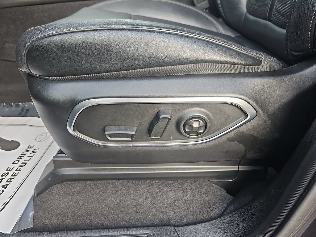 Used 2024 Jeep Wagoneer L Series II RWD image 28