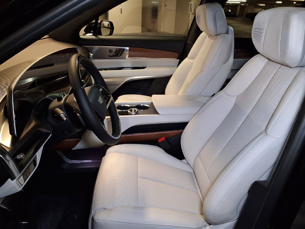 New 2027 Cadillac Vistiq Sport AWD/4WD image 15