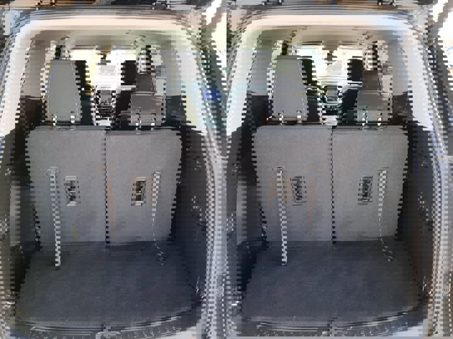 Used 2023 GMC Acadia SLE w/ Driver Convenience Package image 26