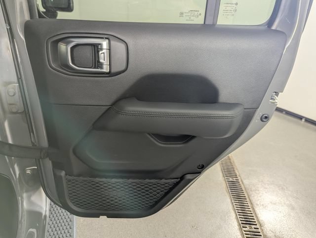 Used 2023 Jeep Wrangler Unlimited Sahara AWD/4WD image 27