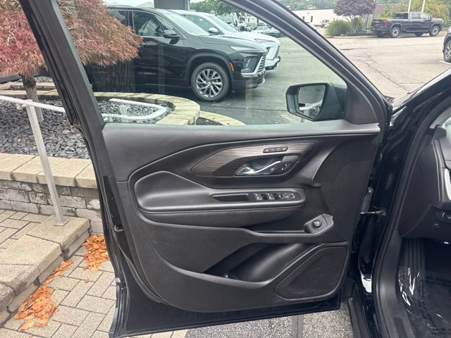 Used 2023 GMC Terrain SLT FWD image 9
