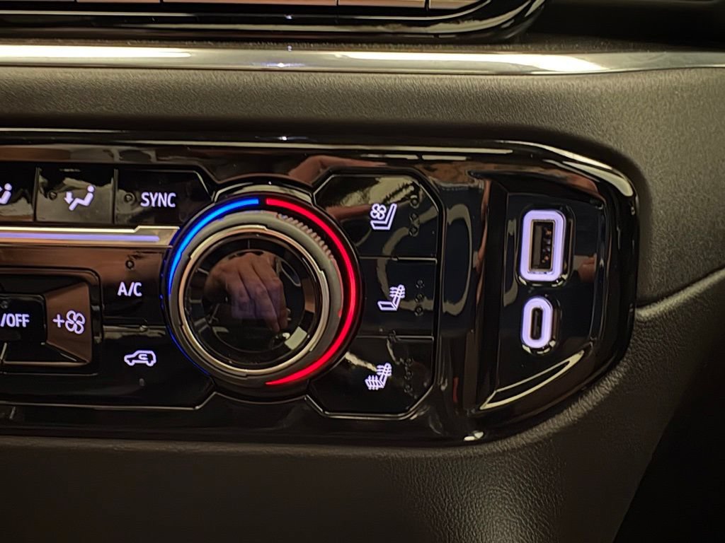 New 2026 Chevrolet Silverado 1500 High Country w/ Technology Package AWD/4WD image 22