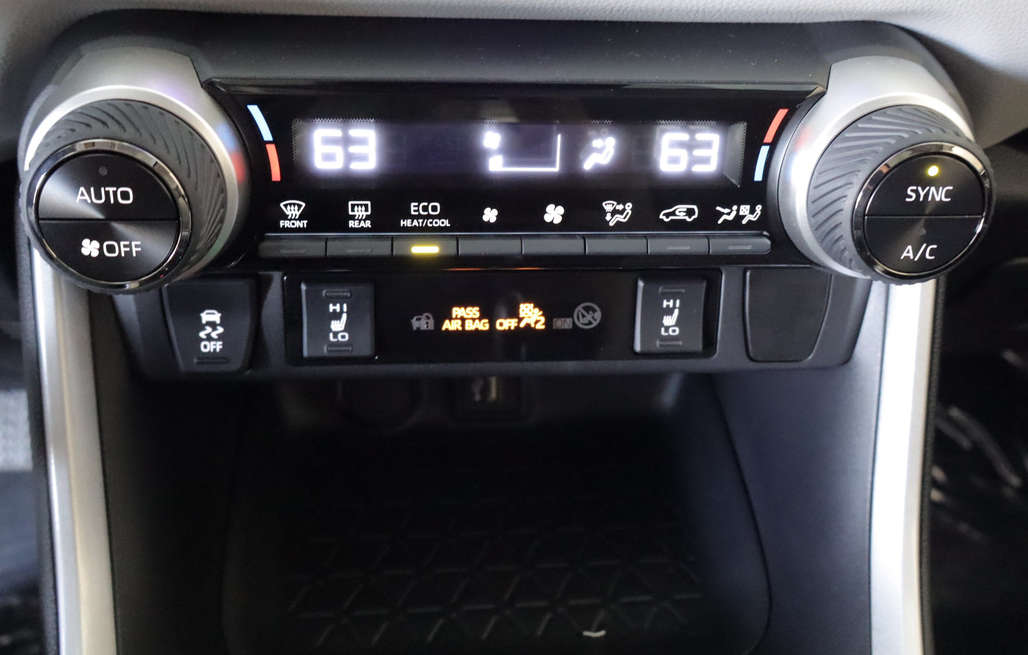Used 2024 Toyota RAV4 SE w/ Weather & Moonroof Package AWD/4WD image 17