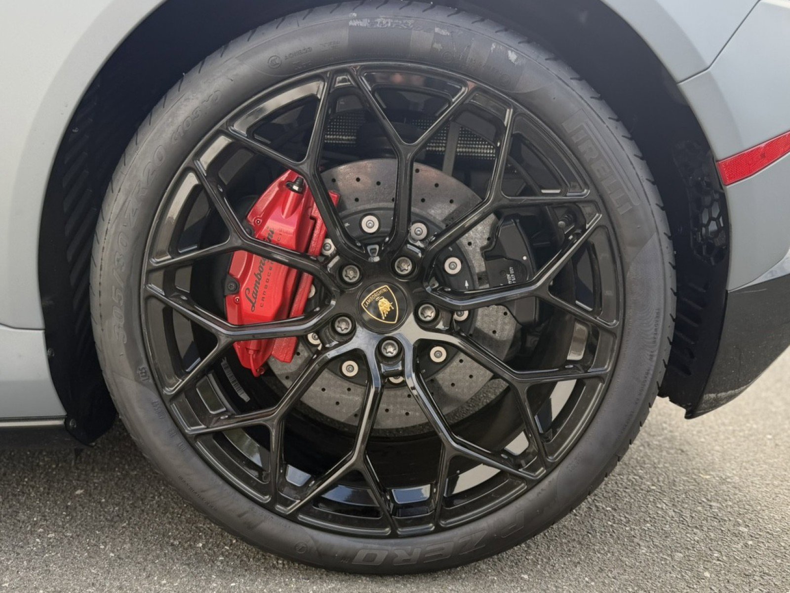 Used 2022 Lamborghini Huracan EVO image 12