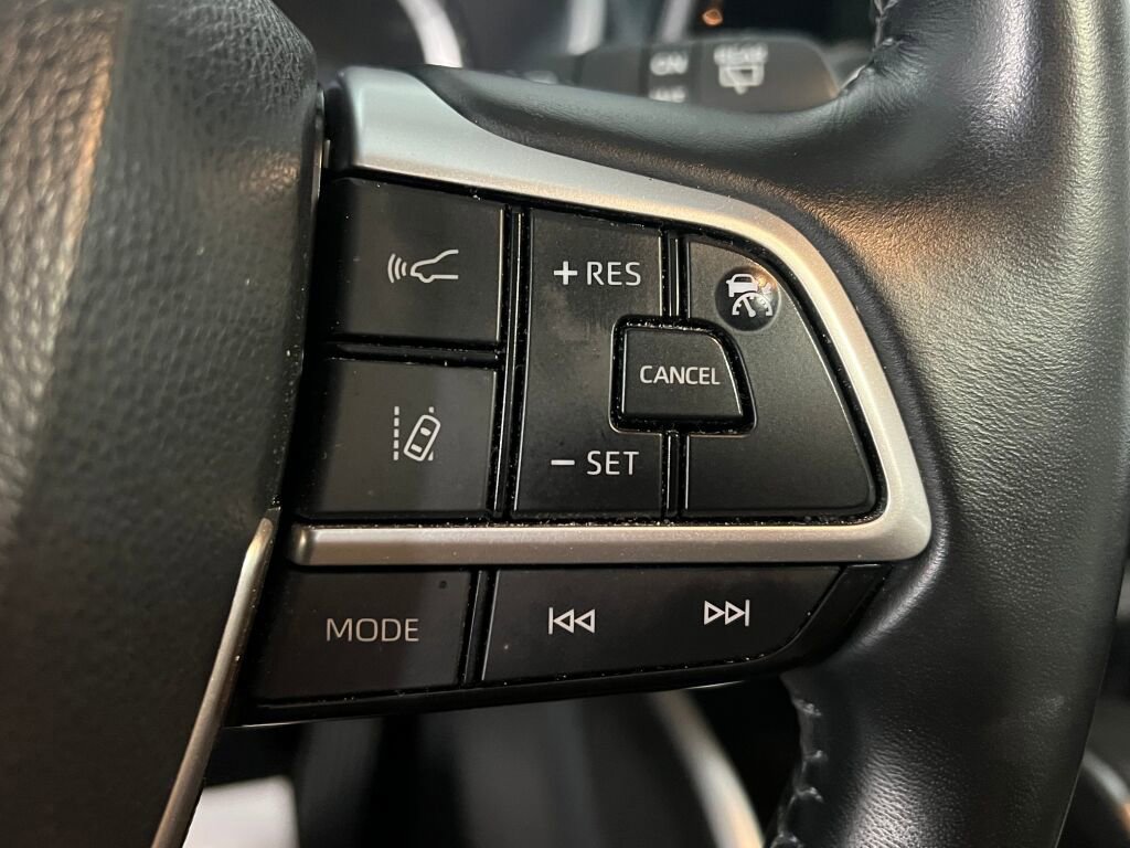 Used 2023 Toyota Highlander XLE image 13