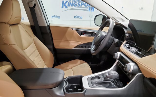 Used 2025 Toyota RAV4 XLE Premium image 23