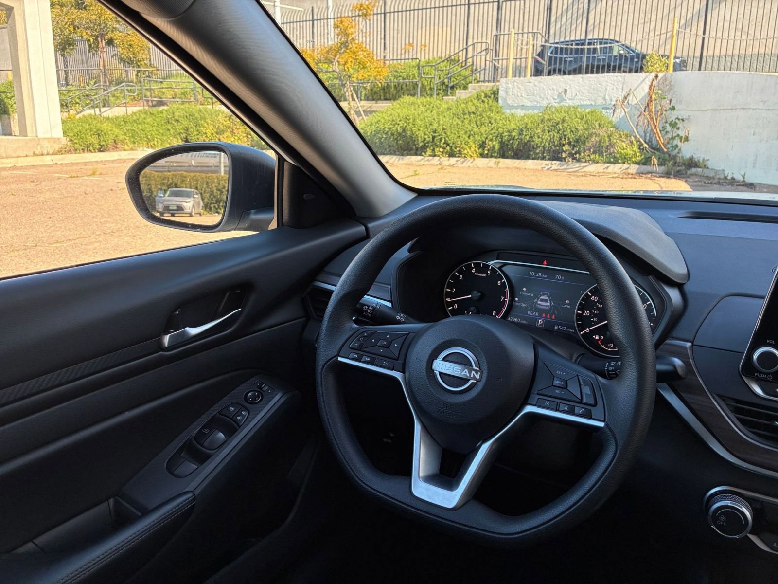 Used 2025 Nissan Altima 2.5 SV FWD image 34