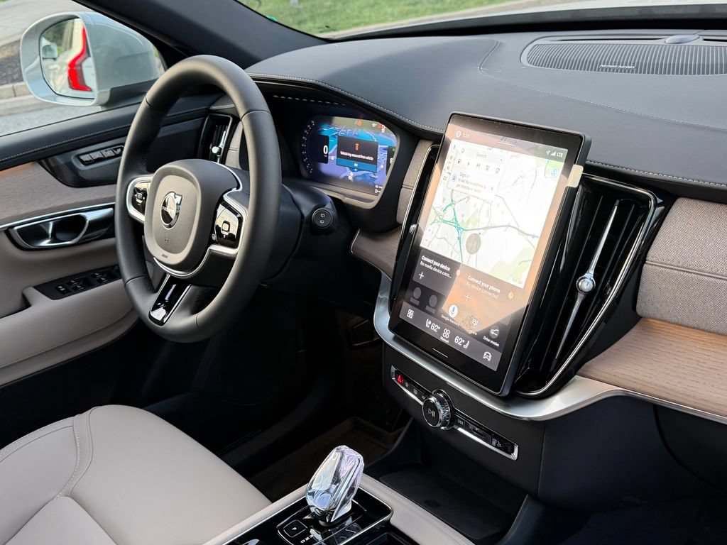 New 2026 Volvo XC90 T8 Plus w/ Protection Package Premier AWD/4WD image 7
